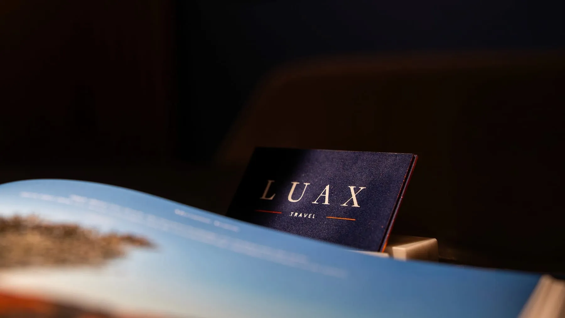Bedrijfsfotografie voor LUAX Travel: beursstand met reisfoto’s