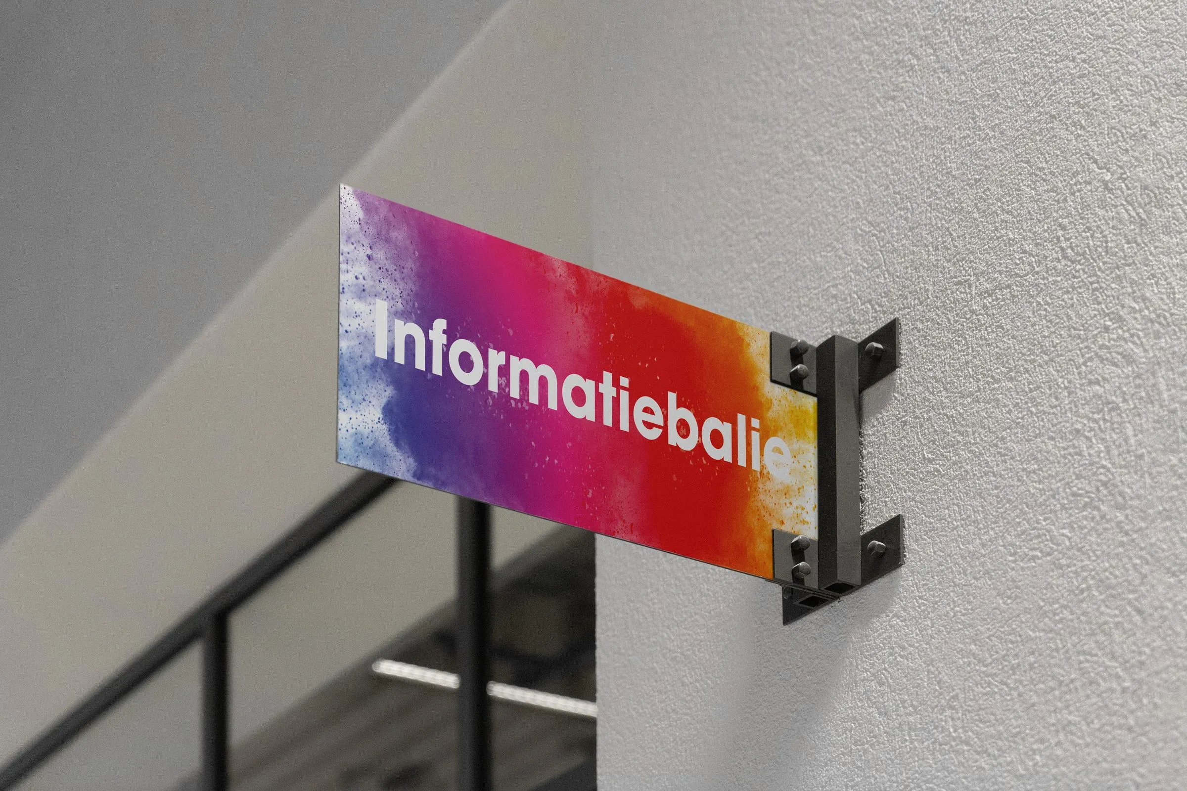 Kleurrijk bord voor de informatiebalie