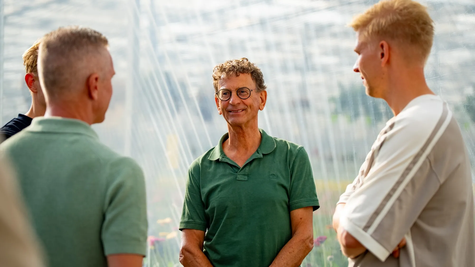 Eventfotografie bij EveryD Flowers: gesprek in de kas
